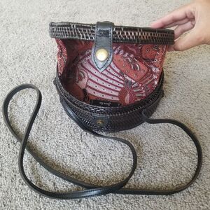 JENN LEE $255 Wicker Bag Rattan Weaved Purse Cottage core Round Crossbody Brown